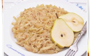 Párolt káposzta vilmoskörtével, fehérborral