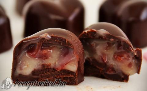 Meggyes csokoládékrémmel töltött bonbon