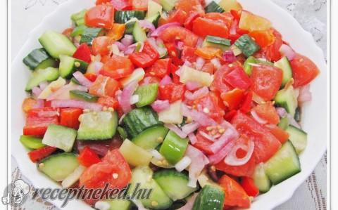 Vegyes saláta savanyúságlével