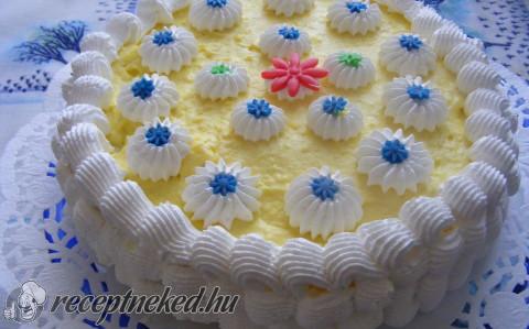 Tejszínhabos, vaníliakrémes  torta