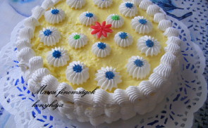 Tejszínhabos, vaníliakrémes  torta