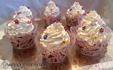 Vaníliás cupcake narancsos fehércsoki krémmel