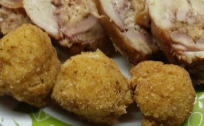 Egyszerű töltött csirkecomb