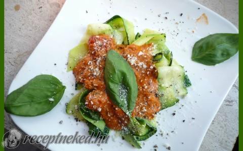 Zoodles (cukkinis tészta) paradicsomszósszal