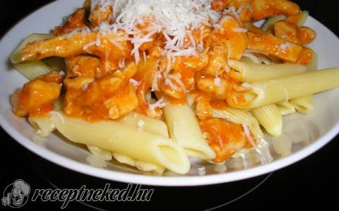 Penne all’ Arrabbiata pirított csirkével