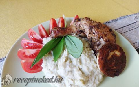 Grillezett csirkecombok almás-medvehagymás zellerpürével