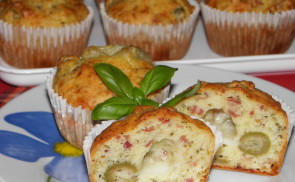 Sajtos-sonkás muffin olajbogyóval