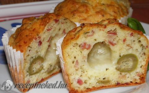 Sajtos-sonkás muffin olajbogyóval