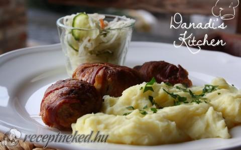 Baconbe tekert fasírt