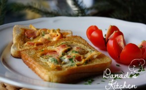 Toastban sült virslis rántotta