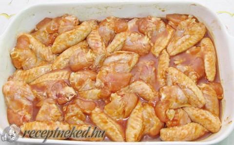 Ragacsos csirkeszárnyak