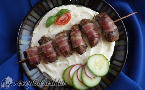 Baconbe tekert csirkemáj nyárs