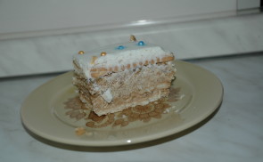 Banánkrémes keksztorta