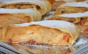 Házi rétes aszúban párolt narancsos-almával töltve