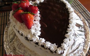 Erdei gyümölcsös, vaníliakrémes torta