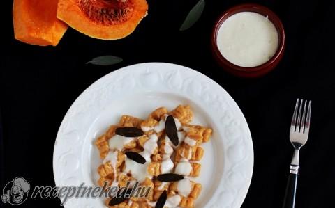 Sütőtökös gnocchi sajtmártással és zsályával