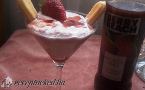 Mascarponés-epres joghurt eperlikőrrel