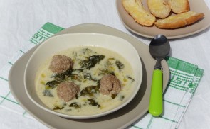 Salátaleves húsgombóccal