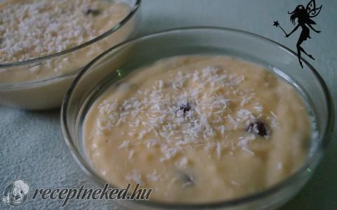 Kókuszos-mazsolás puding