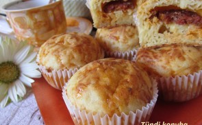 Sajtos-kolbászos muffin