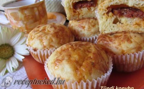 Sajtos-kolbászos muffin