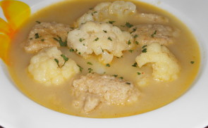 Karfiolleves vajas galuskával