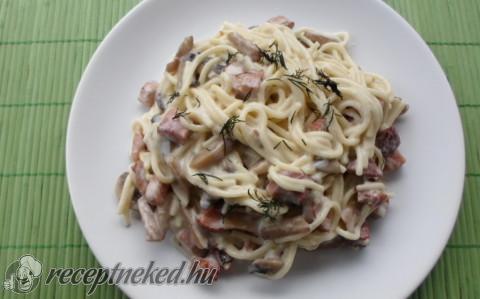 Sonkás kapros spagetti
