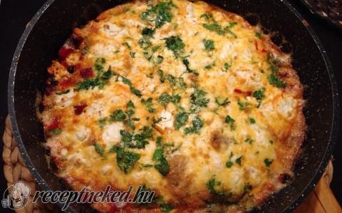 Kolbászos fetás frittata