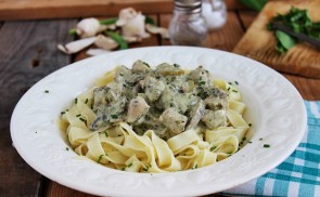Medvehagymás sertés Stroganoff