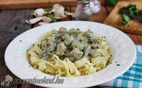 Medvehagymás sertés Stroganoff