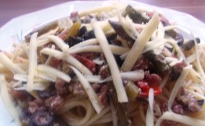 Spaghetti baconnal és zöldspárgával