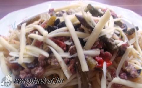 Spaghetti baconnal és zöldspárgával