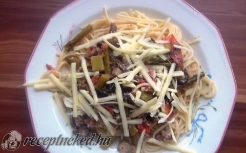 Spaghetti baconnal és zöldspárgával