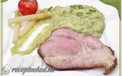 Újhagymás spárgapüré grillezett füstölt sonkával