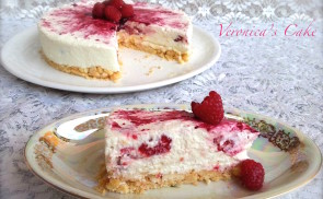 Fehér csokis-málnás sajttorta sütés nélkül