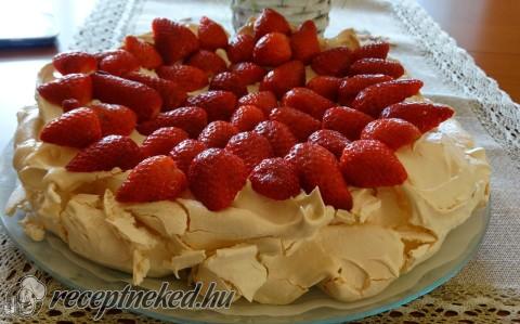 Pavlova torta eperrel