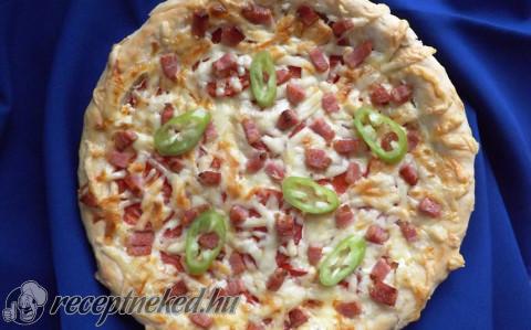 Egyszerű szalonnás pizza