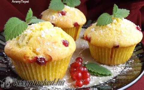Rebarbarás-ribizlis muffin