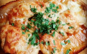 Mozzarellás csirkecombok
