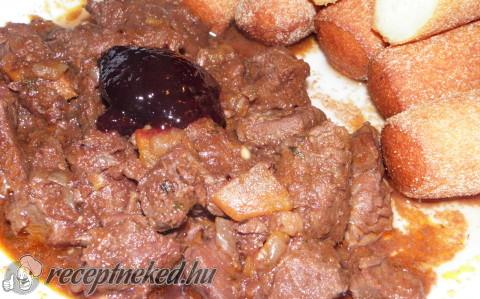 Őzpörkölt krumplikrokettel