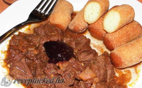 Őzpörkölt krumplikrokettel
