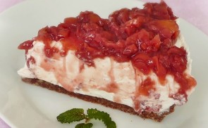 Sajttorta cseresznyedzsemmel