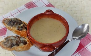 Fokhagymakrémleves