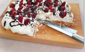 Epres-csokoládés pavlova