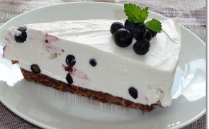 Áfonyás joghurttorta