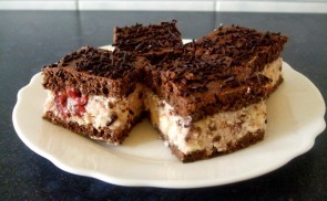 Túrós-meggyes kocka