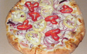 Magyaros pizza kemencében