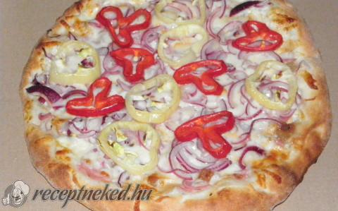 Magyaros pizza kemencében