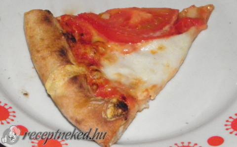 Margherita pizza kemencében