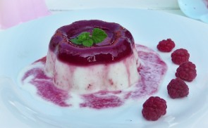 Málnás-citromos panna cotta